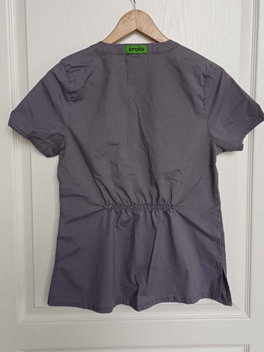 Croc Grey Scrub Top - Picture 6 of 7